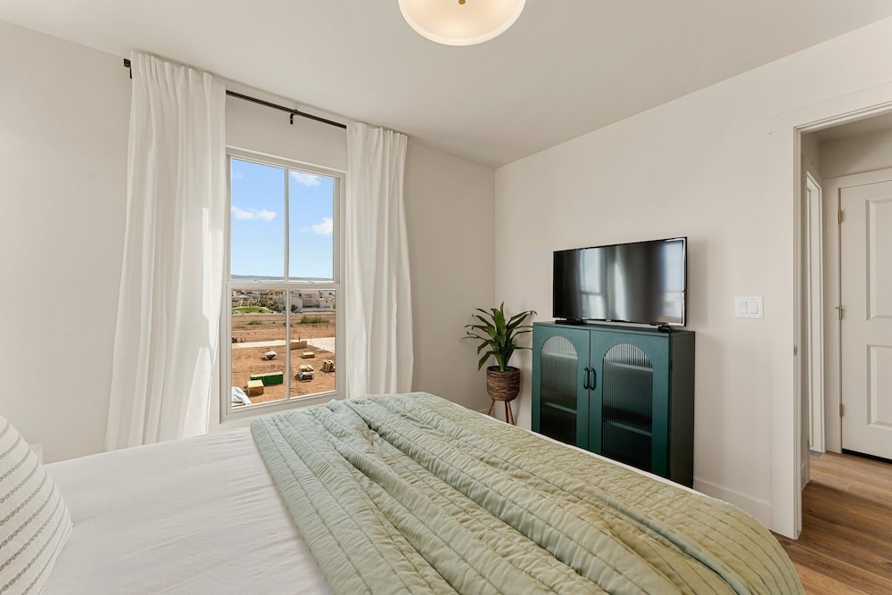 Alys At Desert Color 4 Bedroom Townhouse