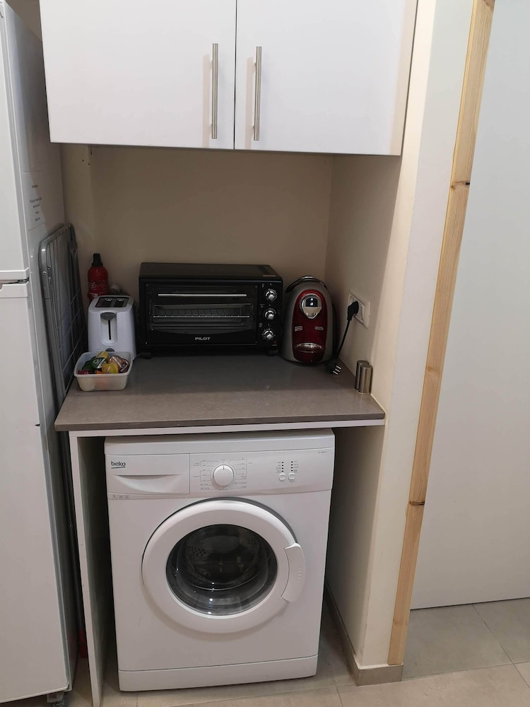 Allenby 2 Bed & Breakfast