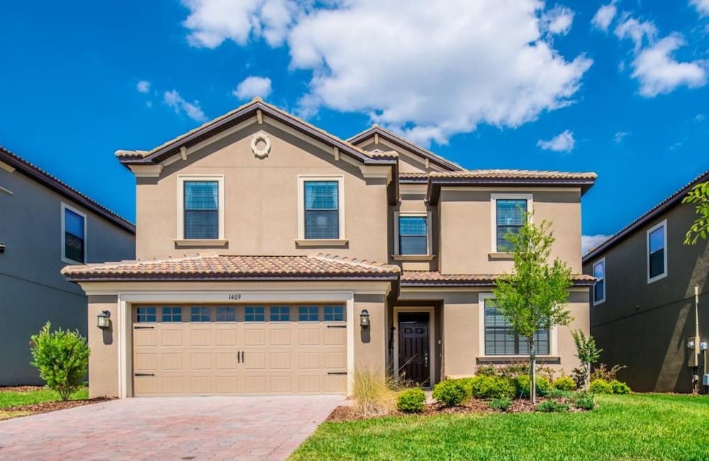 6 Bedroom 5 Bathroom Vacation Home - Image 1