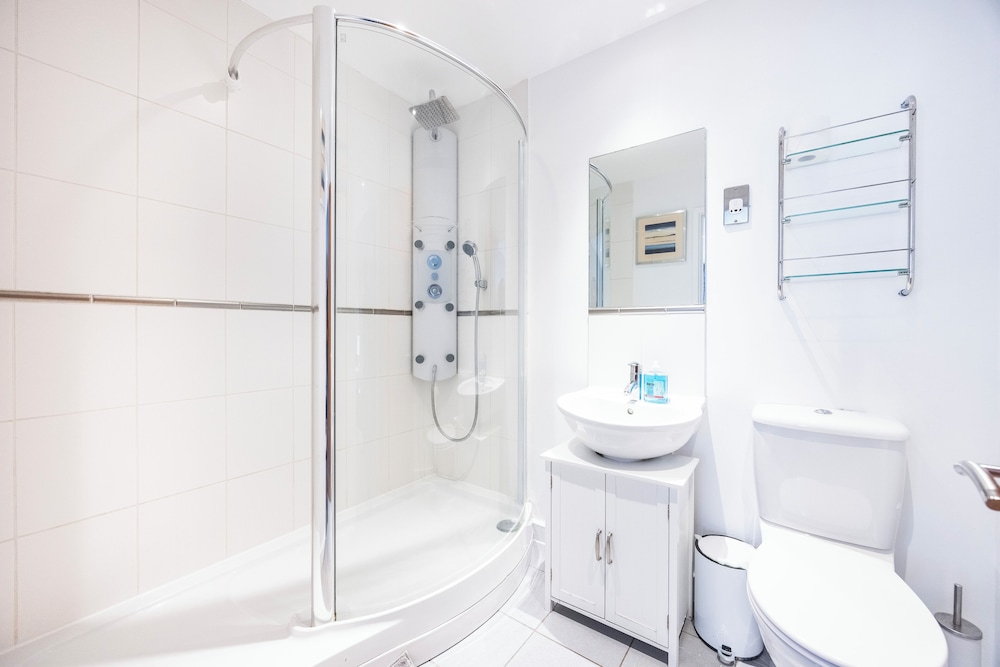 Koks Mews 2 Bed 2 Bath Apartment - ExCeL