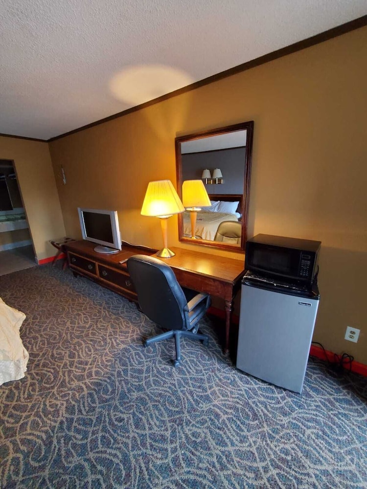Gray Plaza Motel