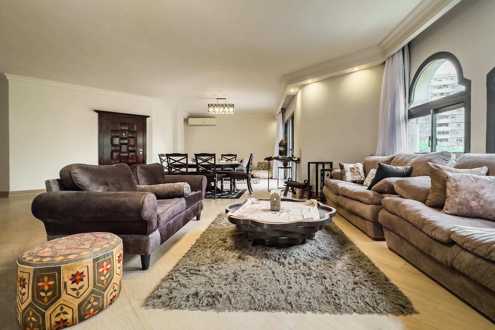 Xuru Stays I The Luxe Loft 2bdr Apt. @ Maadi