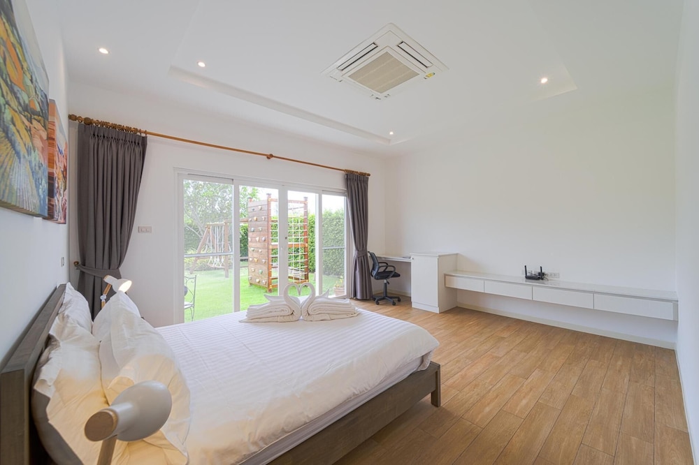 TropicalFamilyVilla w Pool&Garden ML103