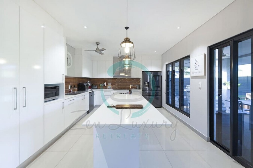 ZENHOUSE - 5BR Family with Private Pool