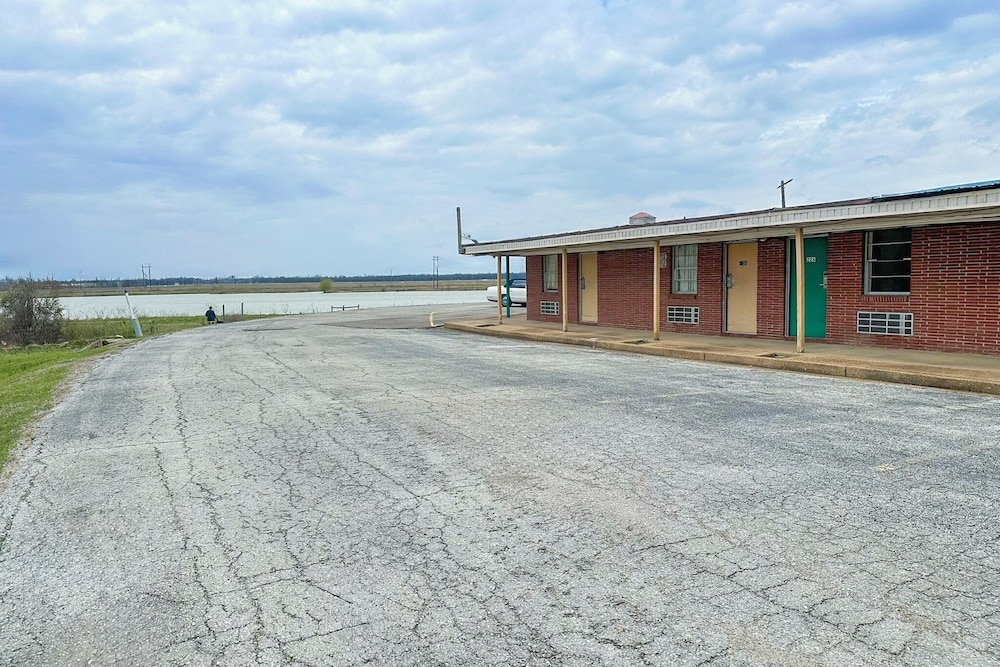 Shamrock Kings Inn By Oyo Marked Tree I-555