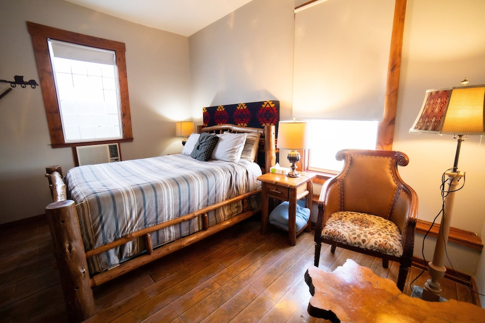 Oak Tree Hotel