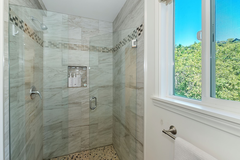 Casa Del Lago Spacious 4 Story Gated Home