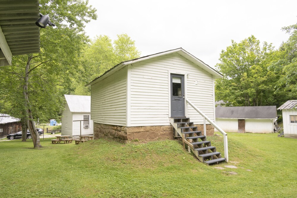Country Road House and Berries Bed & Breakfast - Farm Stay