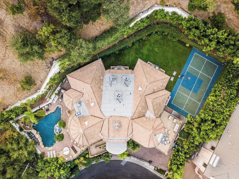 Robmar Mansion - Beverly Hills Mediterranean Estate With Pool & Sport Court