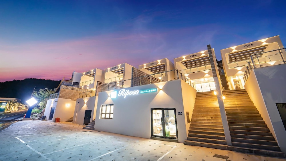 Hotel Yeosu Liposo Poolvilla - Image 1