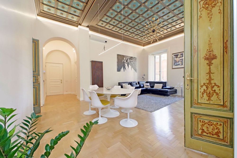 Rare Large and Elegant Rome Apartment in Prati Neighborhood Perfect for Families or Friends