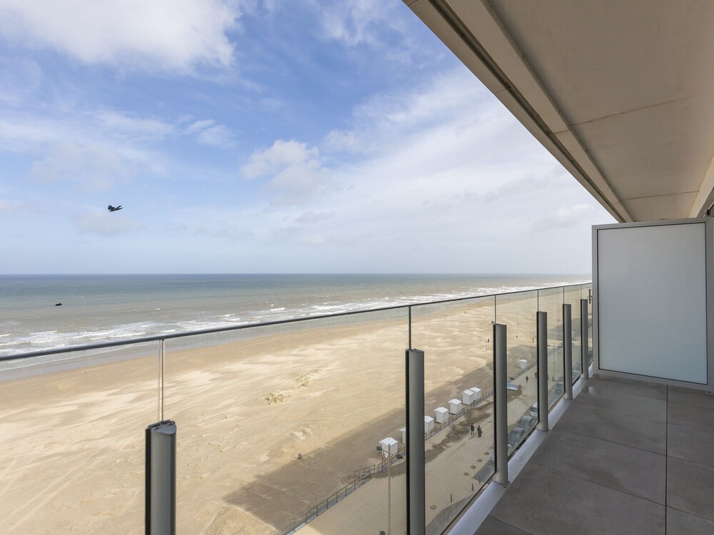 Cozy 1-bedroom Apartment With Sea View