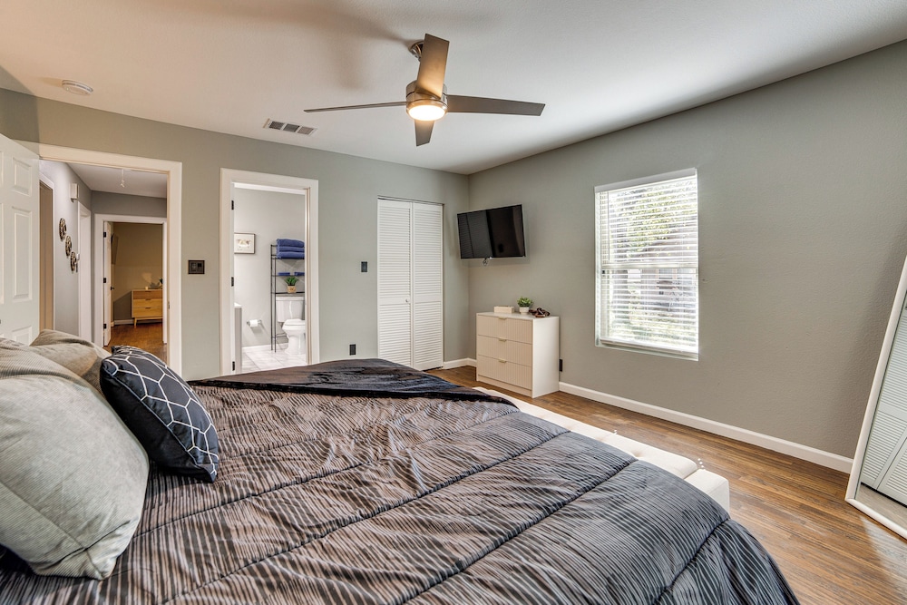 Walk to East Texas A&m! Home w/ Pet-friendly Yard
