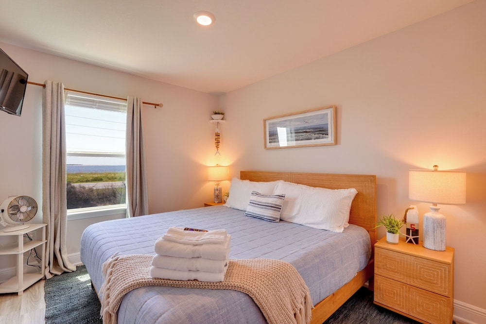 Steps to Ocean: Chic Home w/ Patio in Port St Joe!