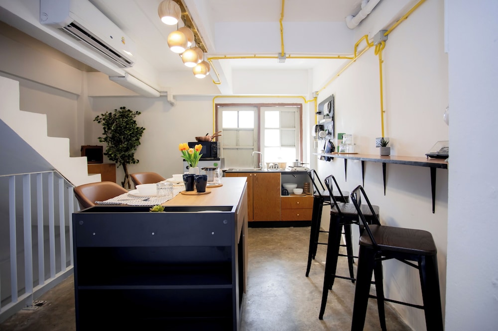 Nomad Plus Life Hostel Pattaya