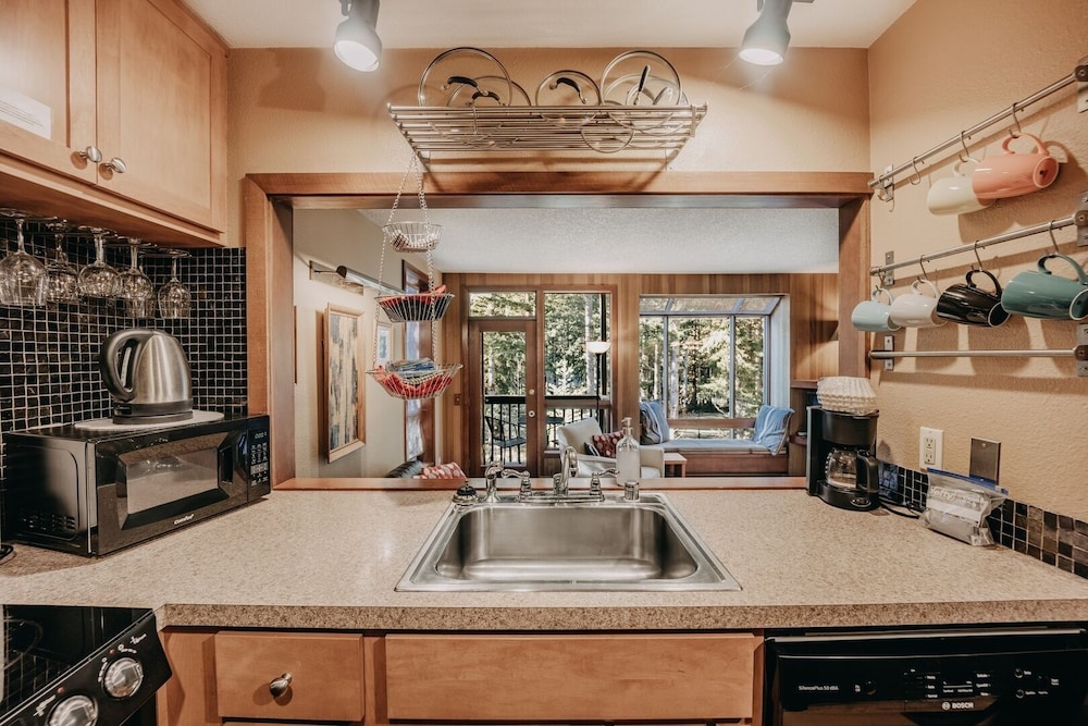 Glacier Mt Baker Lodging