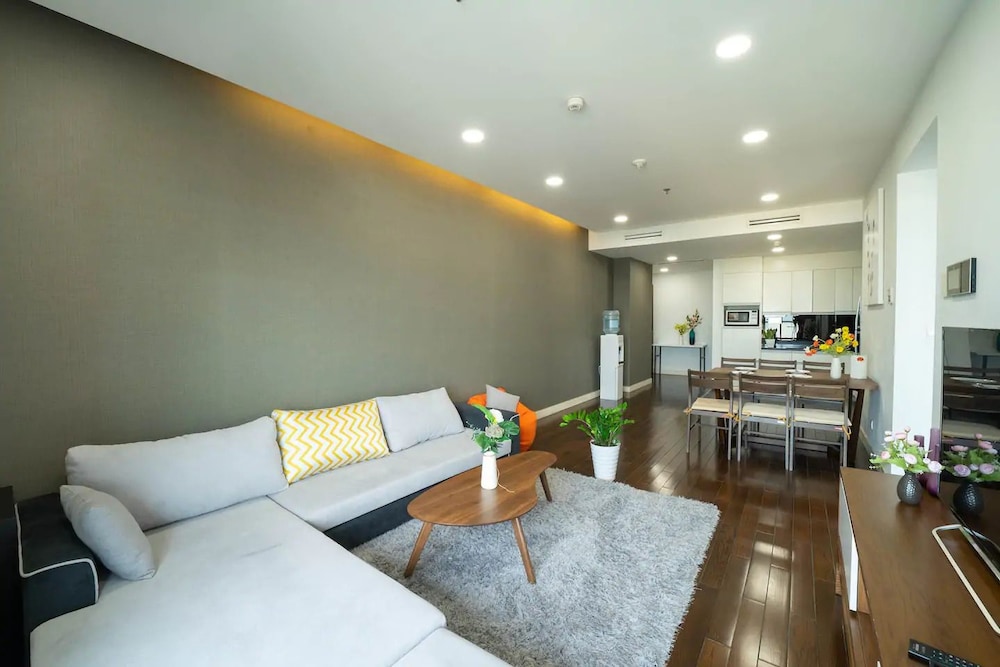 Bayhomes Lancaster Serviced Apartment