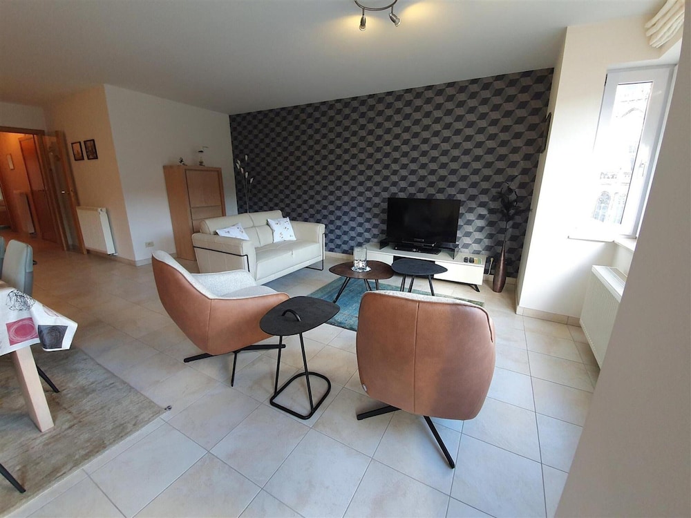 Comfy City Stay Near Sea