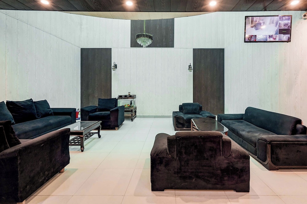 Fabhotel Novis House