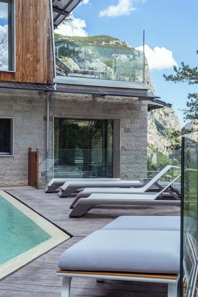LA FORESTALE Luxury Ecolodge