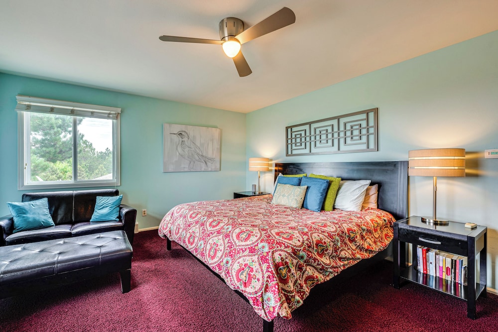 Mtn-view Home w/ Pickleball Court in Louisville!