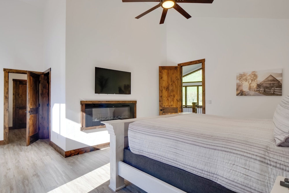Aspen Grove Views: Spacious Duplex 5 Mi to Breck