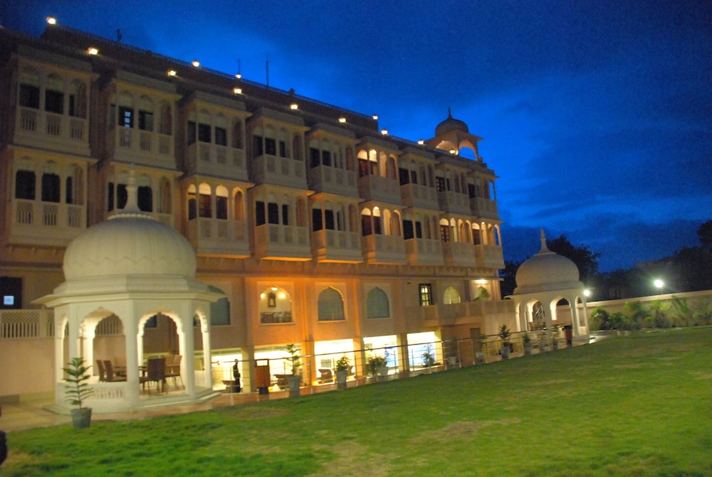 The Royal Retreart
