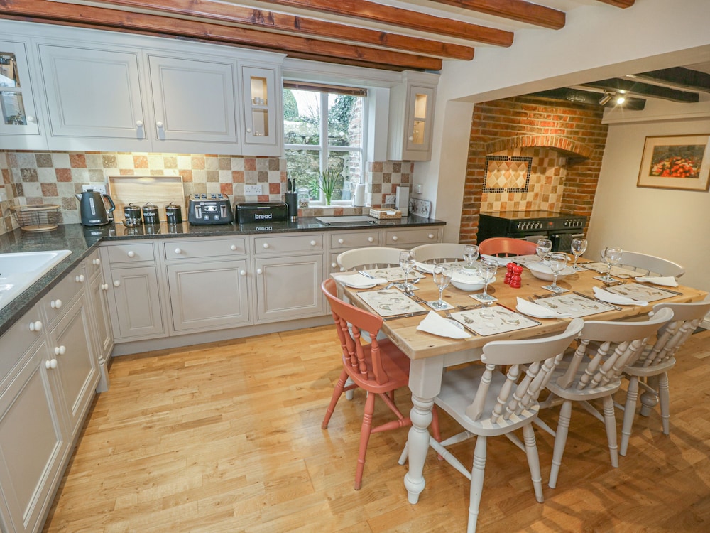 Weavers Cottage