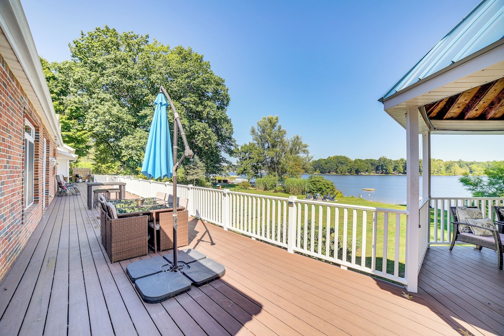 Live Large on Saddle Lake! Family Home w/ Dock
