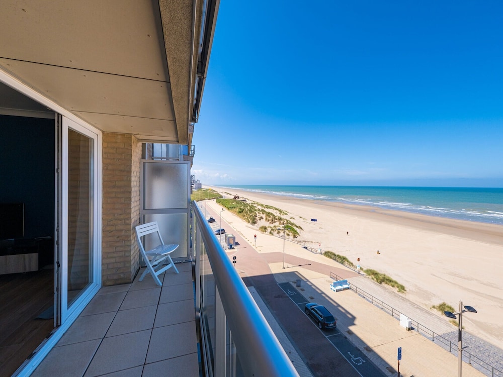 Apartment With 3 Bedrooms and sea View