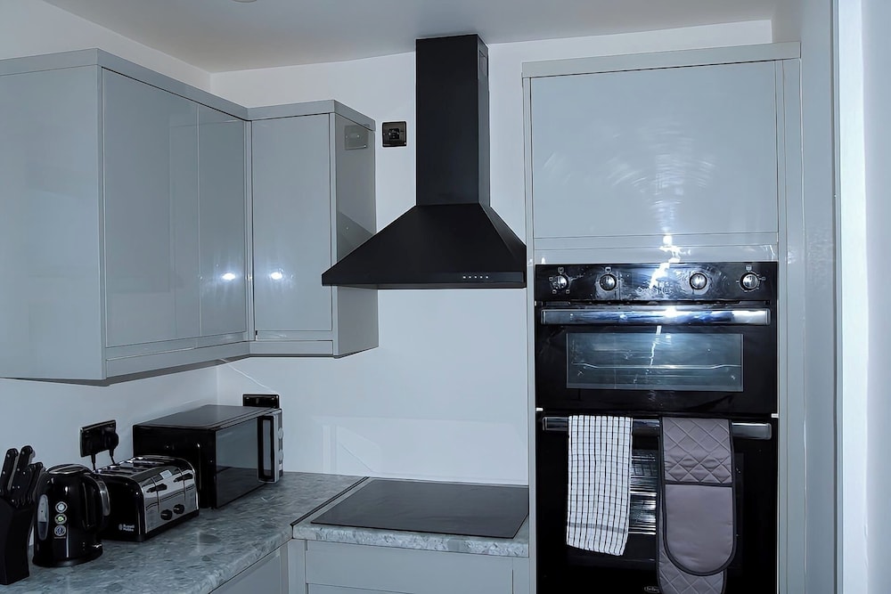 2BR House-sleeps 5-parking-contractors & Families
