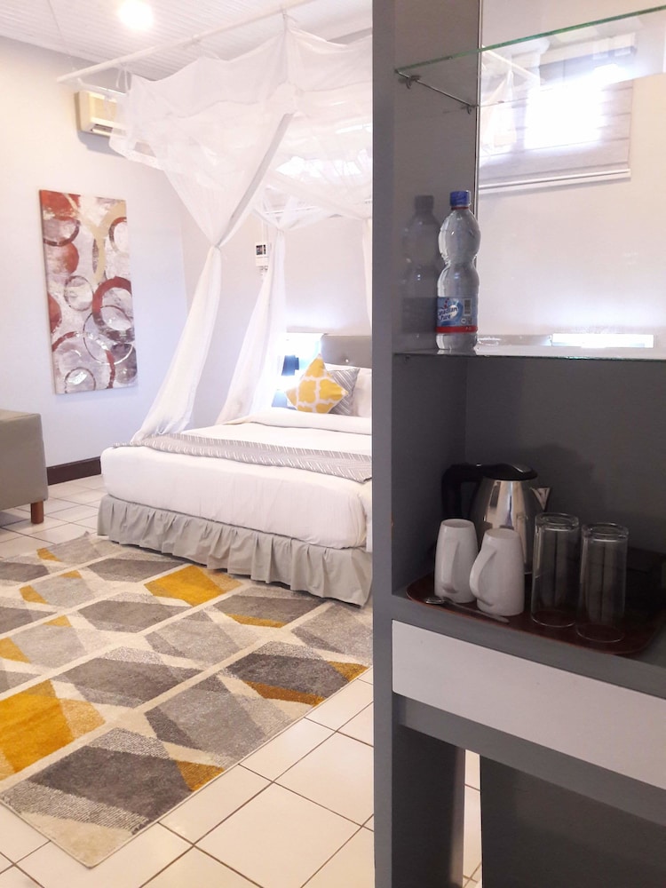 Best Western Jangwani Sea Breeze Hotel