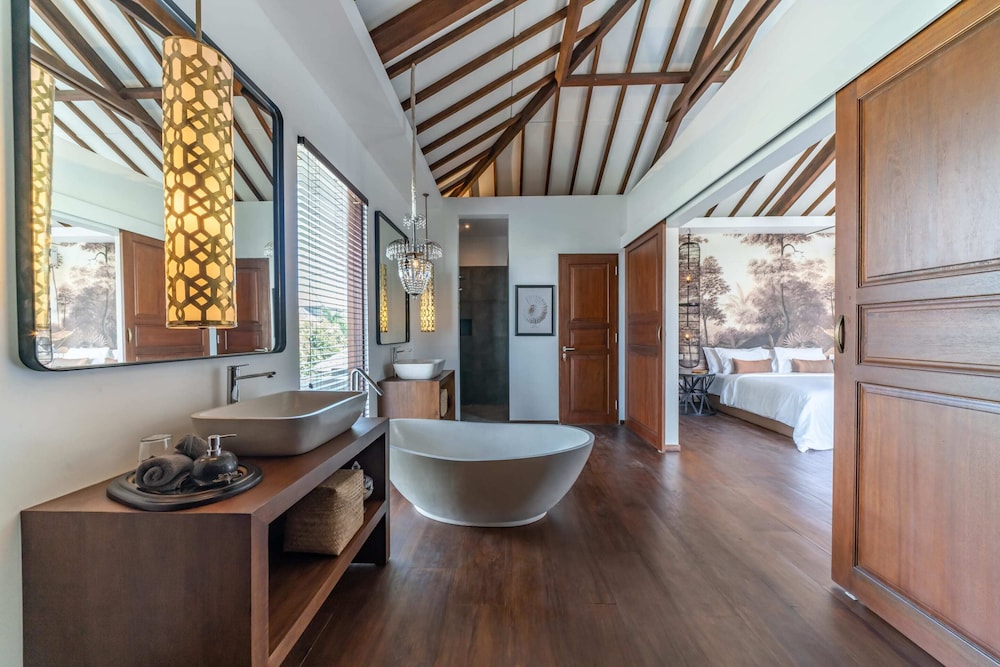 Splendid Private Villa, 4 BR, Canggu With Staff - Image 2