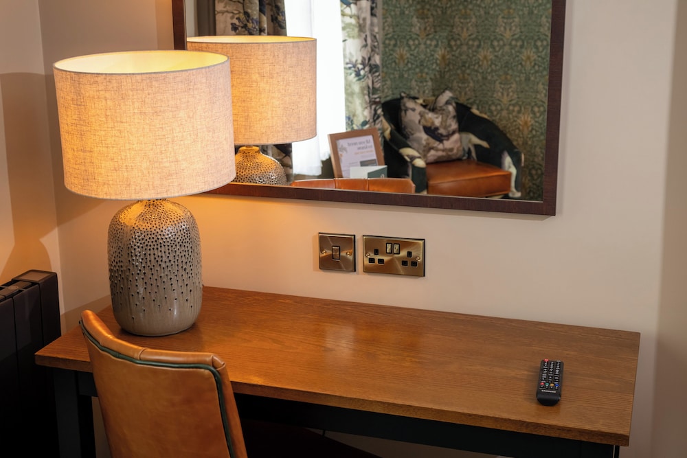 Wheatsheaf Hotel - Virginia Water by Chef and Brewer Collection