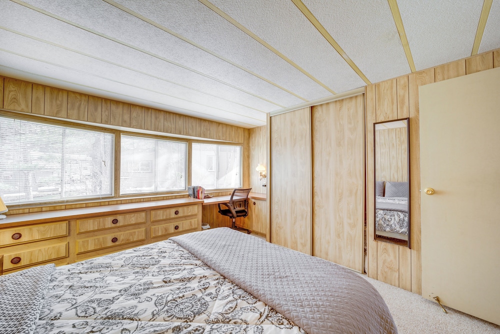 Near Hiking Trails: Tranquil Cabin in Munds Park!