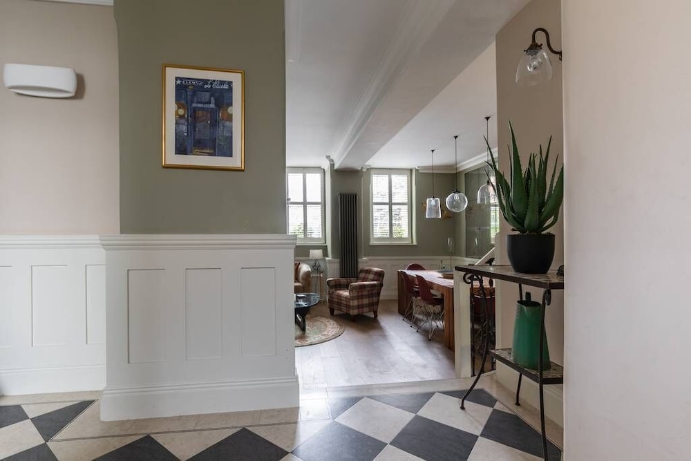 Drury Lane II by Onefinestay