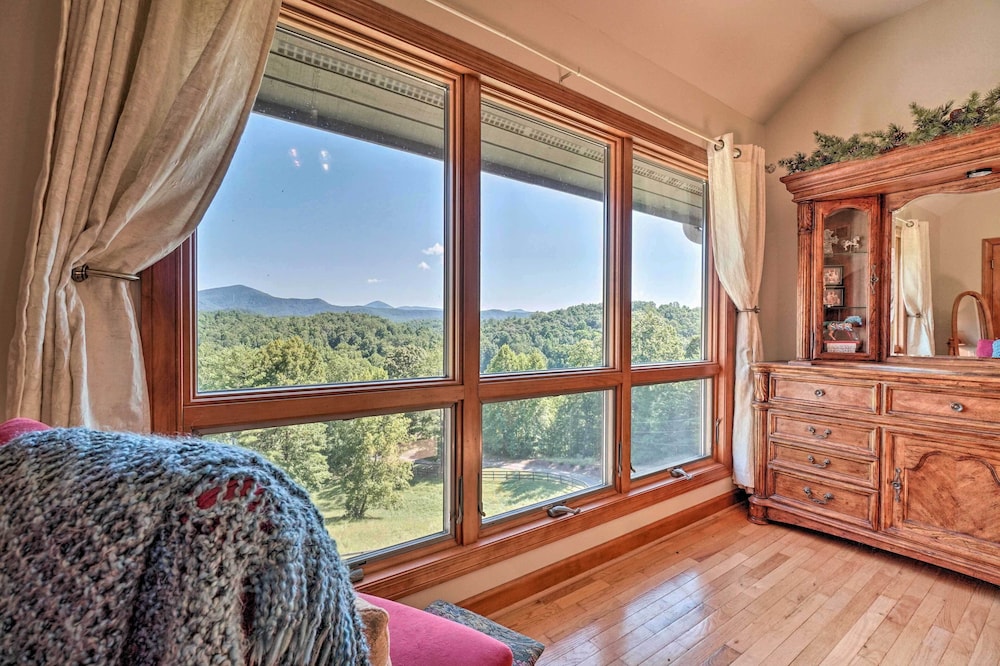 Hilltop Home w/ Panoramic Forest & Mountain Views!