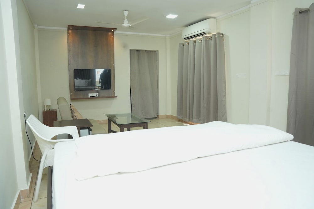 Hotel Grand Leela Krishna