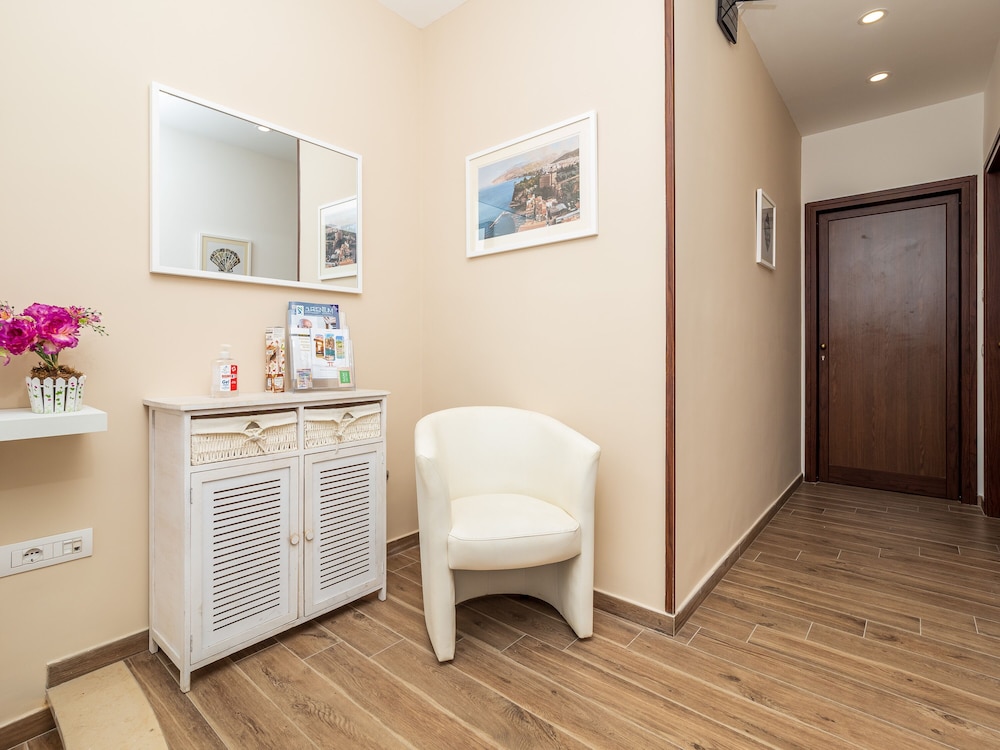 Amore&Psiche - De Vivo Realty Sorrento view 3