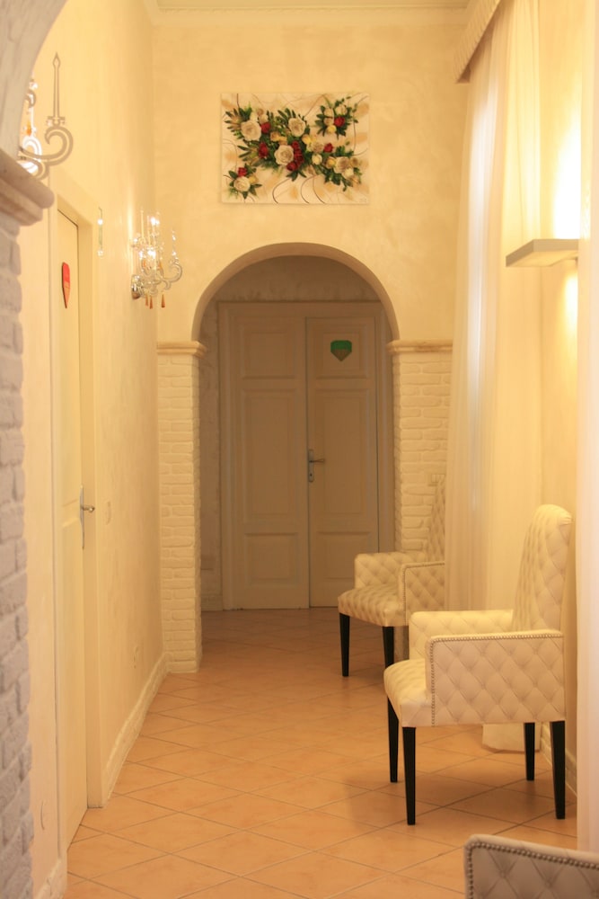 Crystal Rhome Guest House