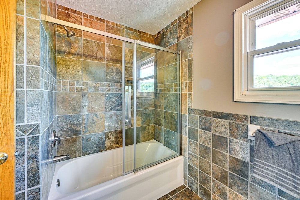 Rural & Private Dover Retreat: Close to Wineries!