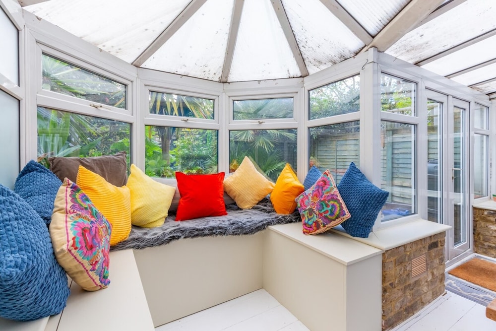 Gorgeous 2BD Garden Getaway, Victoria Park