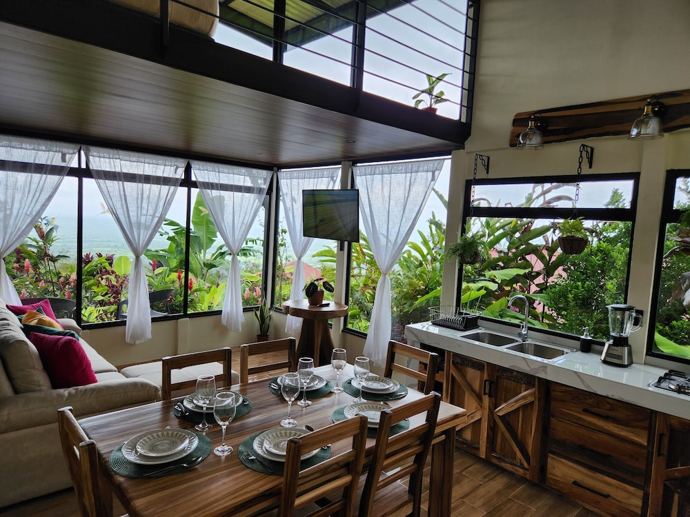 Cabañas Caeli, El Colibri, NEW La Fortuna Rainforest Cabin w Panoramic Views