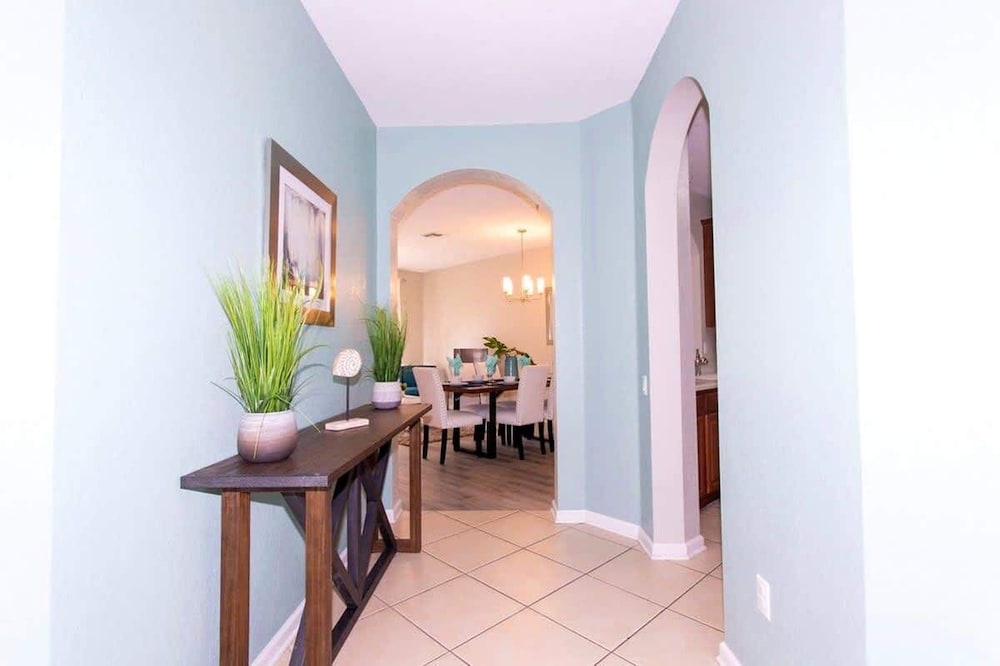 Spacious 2Bd Condo - Pool Hot Tub - Near I-drive