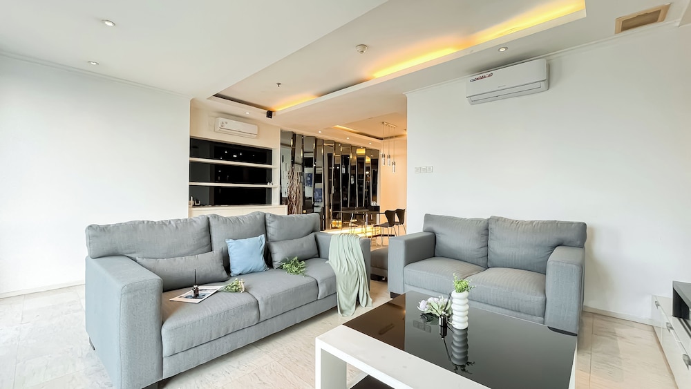 Spacious Luxury 2Br Apartment With Extra Room At Fx Residence