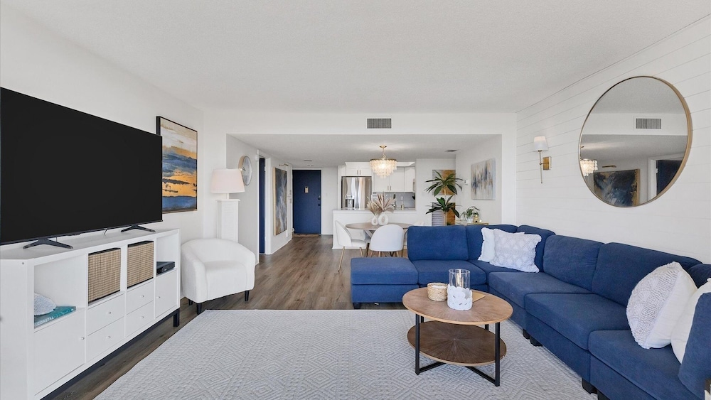 Anchorage Resort Siesta Key 2 Bedroom 6th Floor Condo Beach Access 2 Condo