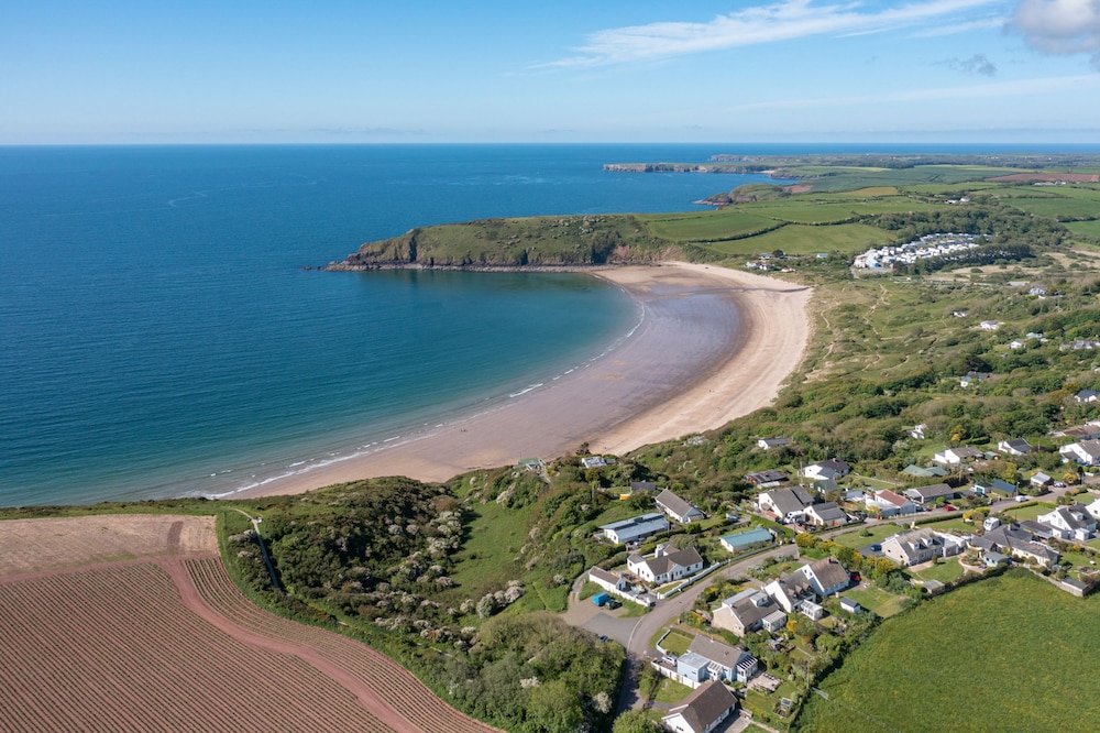 The Retreat - Short Walk From Beach Parking