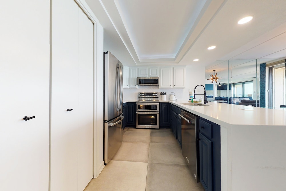 Corner 3BR w/ Wraparound Balcony & Gulf Views