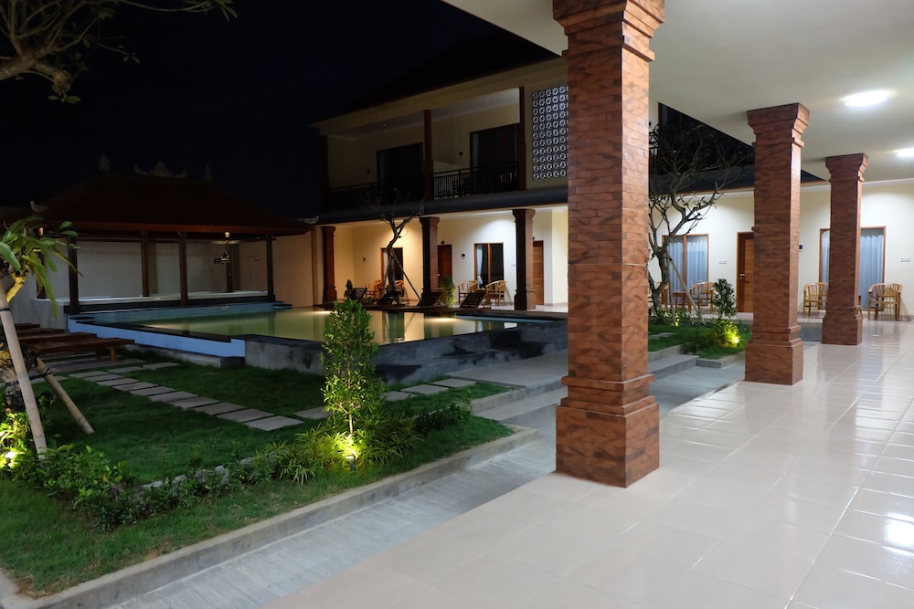 Tom's Inn Pecatu