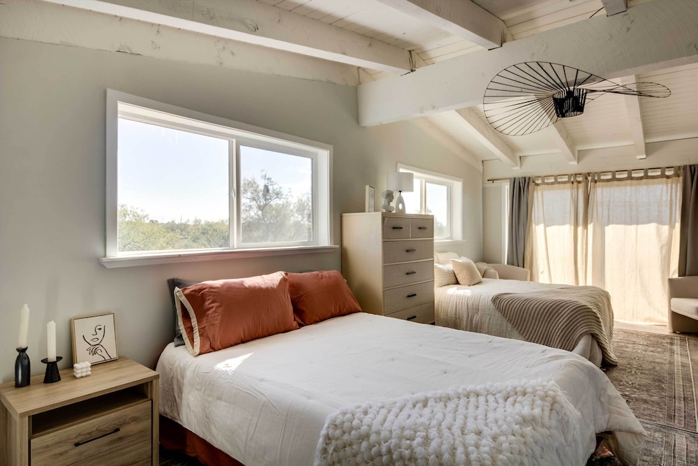 Spacious Tucson Retreat w/ Deck, Patio + Yard view 4